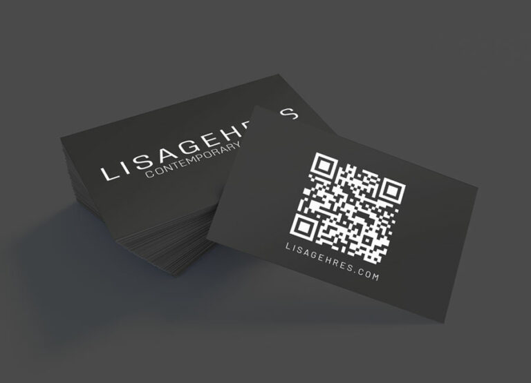 schwarze Visitenkarten mit weißem Logo und QR Code von Lisa Gehres by Immagine Werbeagentur München