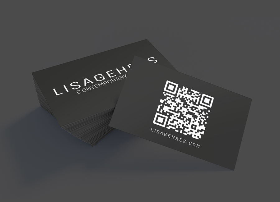 schwarze Visitenkarten mit weißem Logo und QR Code von Lisa Gehres by Immagine Werbeagentur München