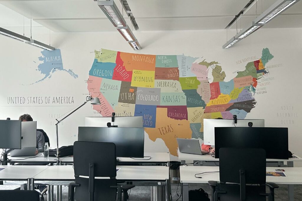 Landkarten im Office der Loyalty Partner Solutions GmbH by Immagine Werbeagentur und Webagentur München
