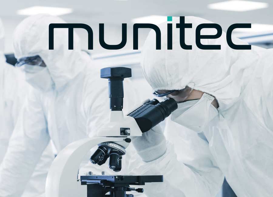 Personen in Reinraumkleidung und die Überschrift "munitec" by Immagine Werbeagentur München