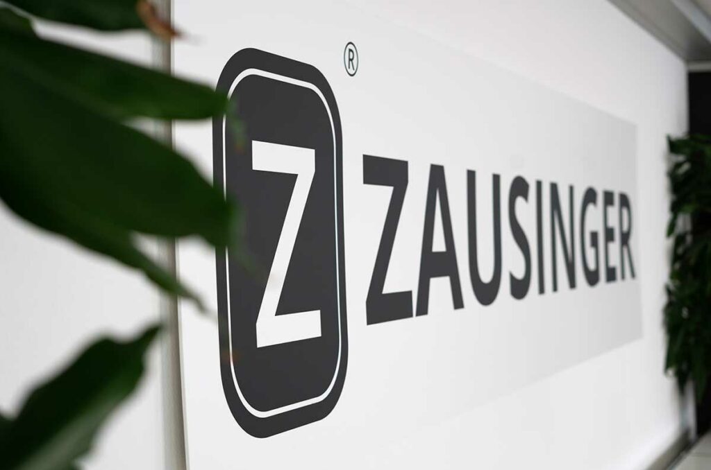 Bildausschnitt des Logos und dem Wort Zausinger by Immagine Werbeagentur München